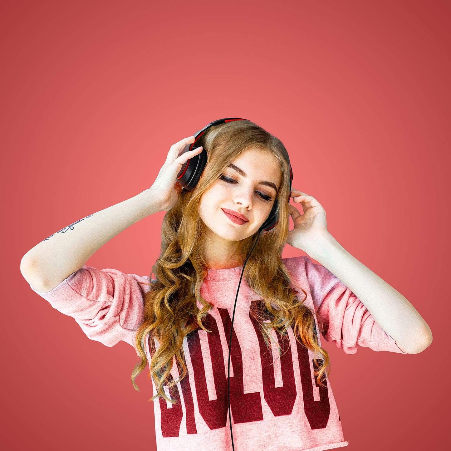 X6 Over-Ear Headphones with Microphone, Lightweight Foldable & Portable Stereo Bass Headphones with 1.45M No-Tangle,Wired Headphones for Smartphone Tablet MP3 / 4 (Black-Red)