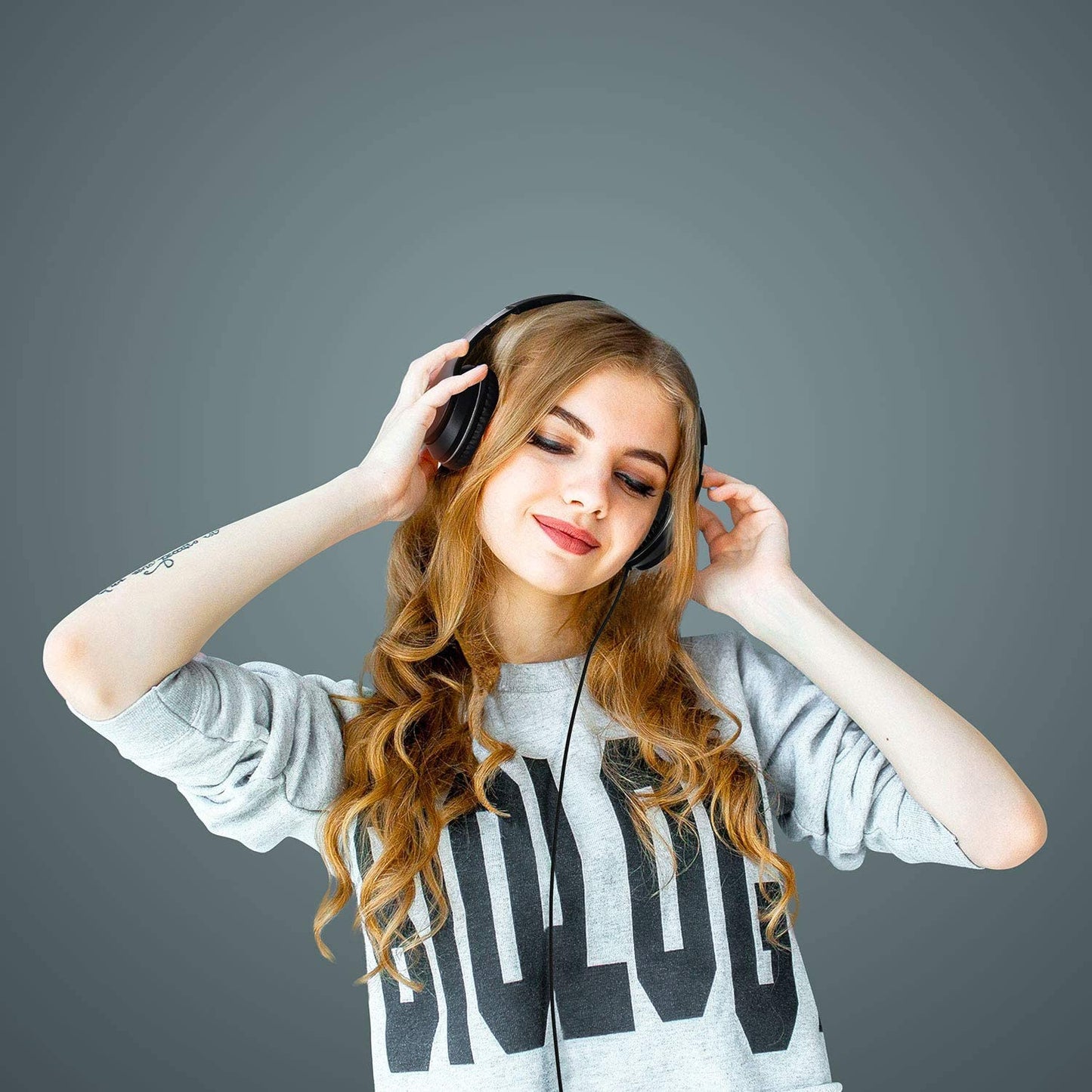 X6 Over-Ear Headphones with Microphone, Lightweight Foldable & Portable Stereo Bass Headphones with 1.45M No-Tangle, Wired Headphones for Smartphone Tablet MP3 / 4 (Space Black)